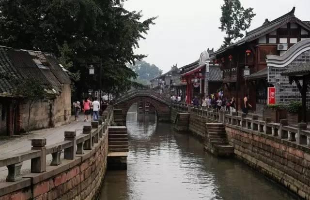 你需要先激活windows然后才能对电脑进行个性化设置游戏画面